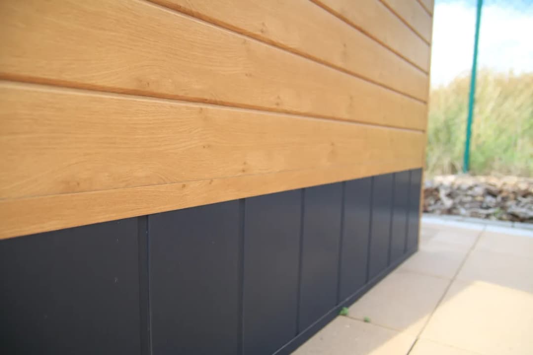 Czy panele PCV nadają się na zewnątrz? Sprawdź ich trwałość i odporność.