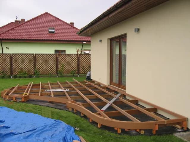 Ile kosztuje wykonanie tarasu? Najważniejsze czynniki wpływające na cenę