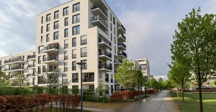 Ile kosztuje budowa małego bloku? Poznaj kluczowe czynniki i ceny