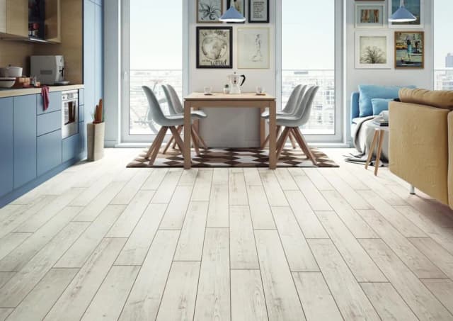 Jak kłaść panele z fugą - skuteczne wskazówki i najczęstsze błędy