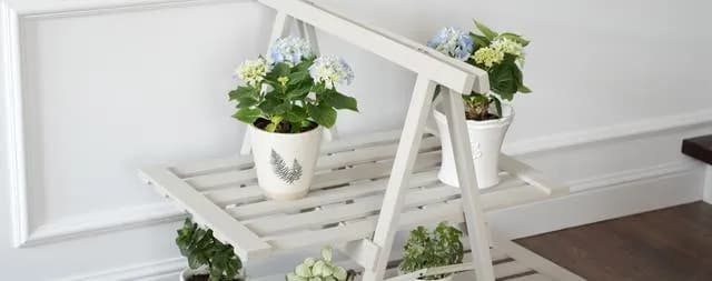 Jak zrobić samemu kwietnik stojący – łatwe kroki do własnej dekoracji