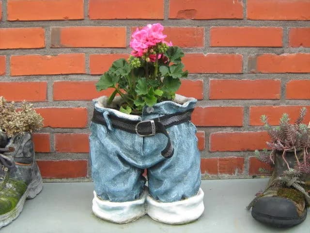Jak zrobić kwietnik z jeansów i nadać im nowe życie krok po kroku