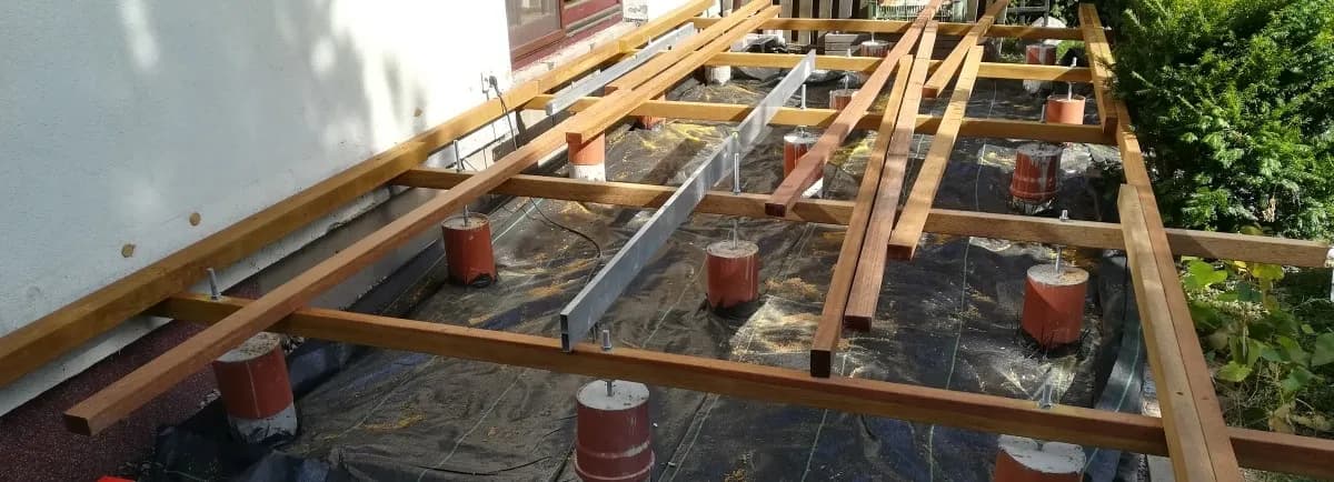 Co ile legary pod taras kompozytowy? Oto optymalne rozwiązania i porady