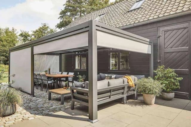 Skuteczne sposoby na odgrodzenie się od sąsiada na tarasie i zyskanie prywatności