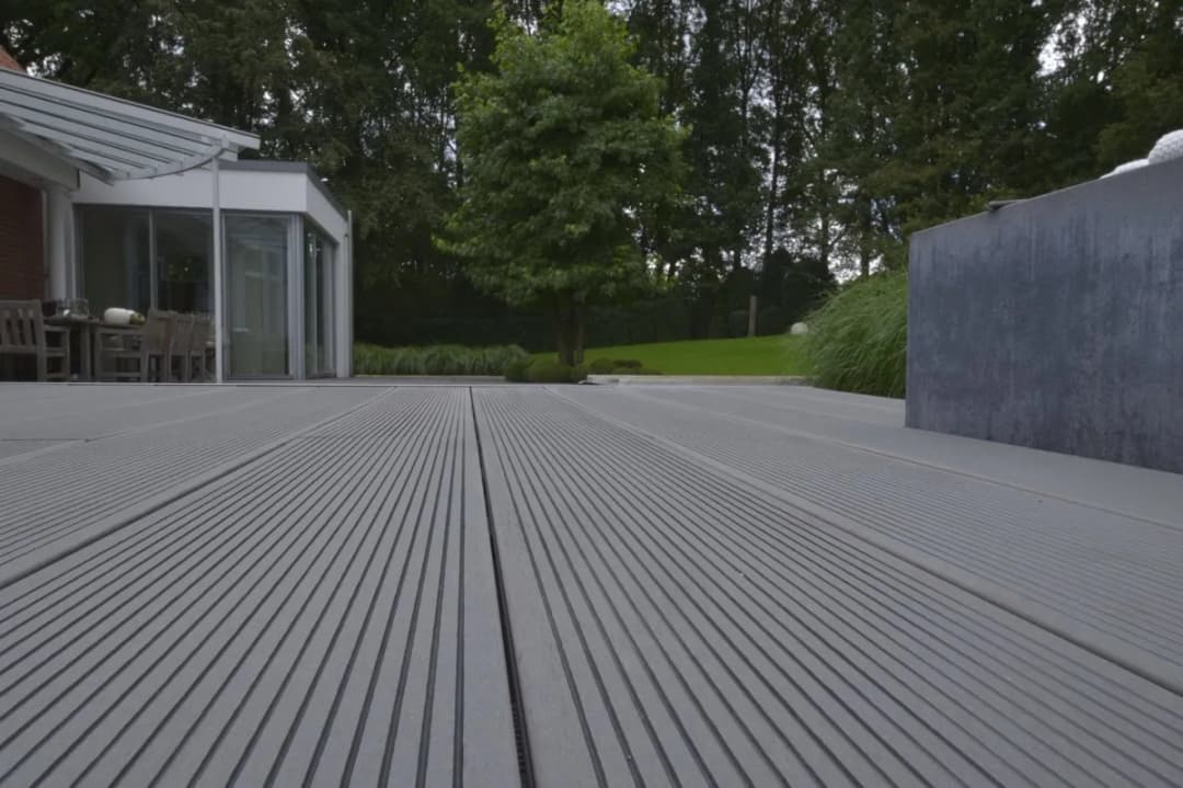 Jakie materiały na taras wybrać, aby uniknąć kosztownych błędów?