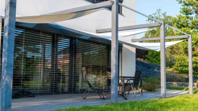 Czym pokryć daszek nad tarasem? Najlepsze materiały i ich zalety