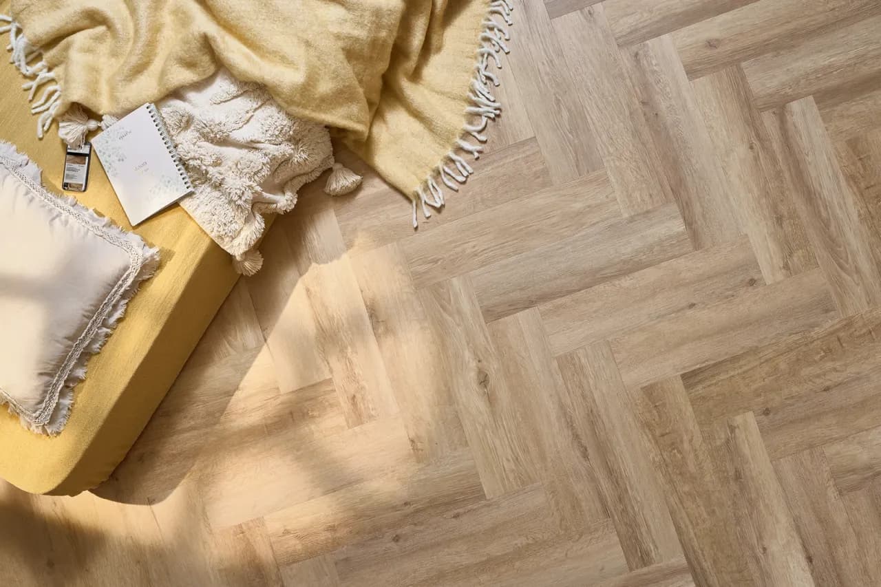 Panele podłogowe drewniane czy laminowane – wybierz mądrze i uniknij kosztów