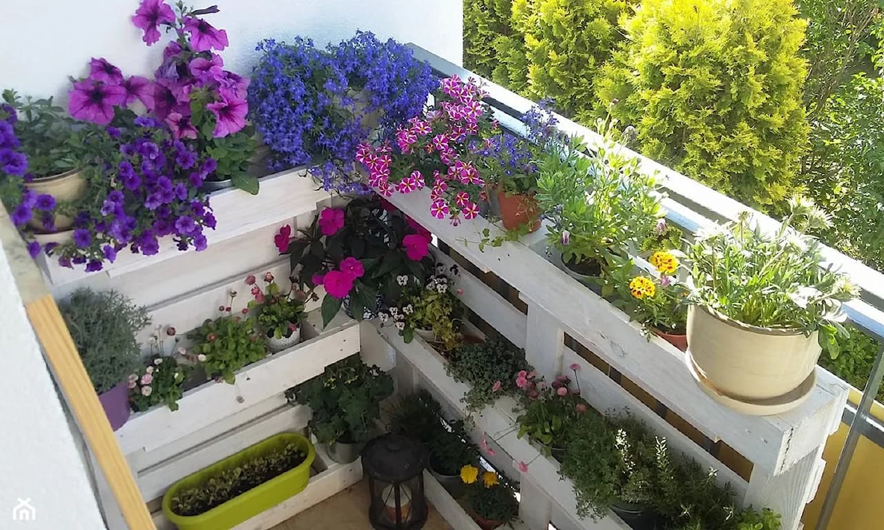 Jak zrobić kwietnik z europalety? Prosty sposób na piękną dekorację ogrodu