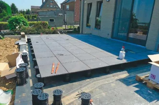 Jak wykonać taras z płyt betonowych, unikając najczęstszych błędów?